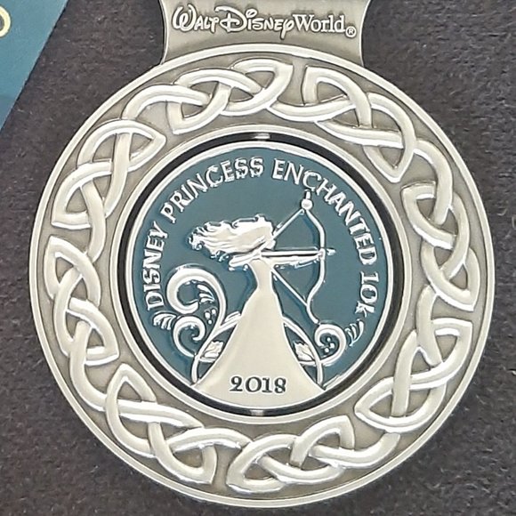 2018 runDisney Princess Enchanged 10K - Picture 1 of 2
